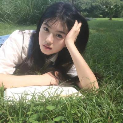 挥著翅膀的女孩
